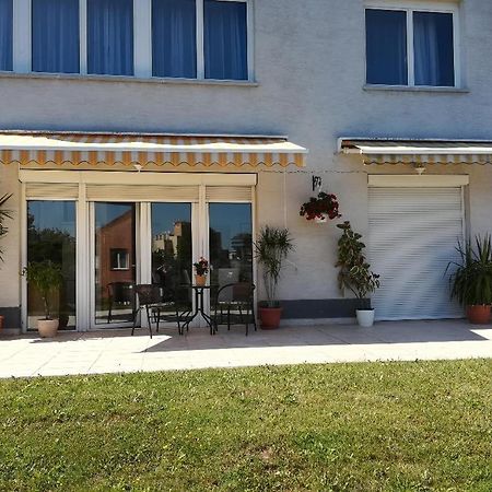 Homy Apartment In Buda, With Safe Garage And Terrace Boedapest Buitenkant foto