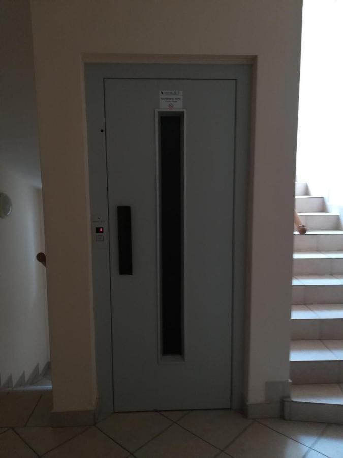 Homy Apartment In Buda, With Safe Garage And Terrace Boedapest Buitenkant foto