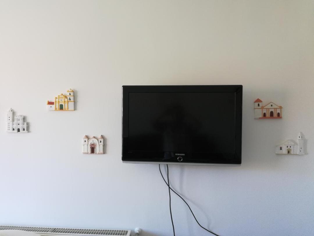 Homy Apartment In Buda, With Safe Garage And Terrace Boedapest Buitenkant foto