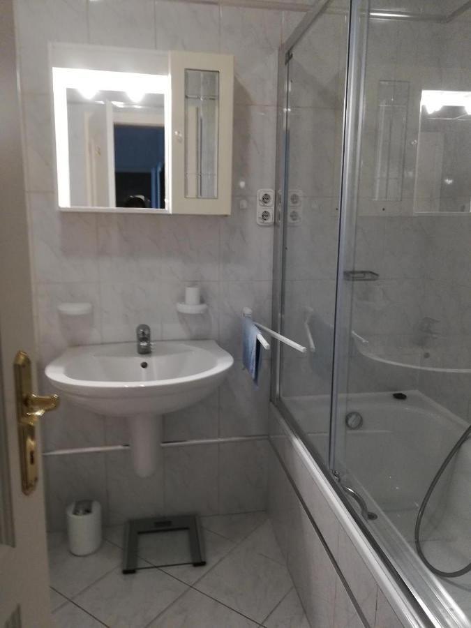 Homy Apartment In Buda, With Safe Garage And Terrace Boedapest Buitenkant foto
